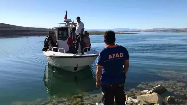 Elazığ 3. sayfa haberleri | Elazığ'da tekneyle birlikte suda kaybolan şahıs 'ROW' ile aranıyor