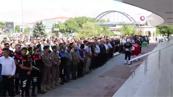 Erzincan haberi... Yunus polis Salih Şimşek Erzincan'da son yolculuğuna uğurlandı