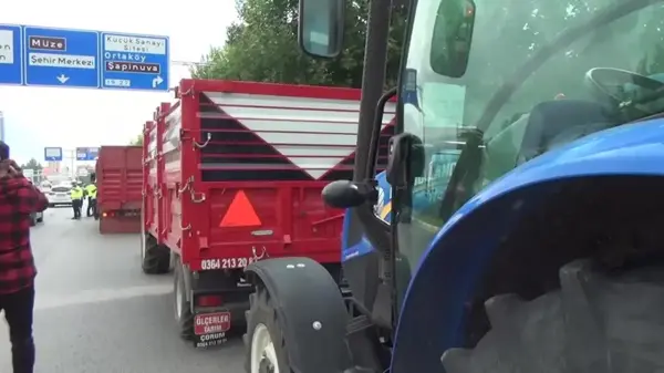 Çorum yerel haberi... Çorum'da Üreticiler Fiyatları Protesto Etmek İçin Ayçiçeğini Valilik Önüne Dökmek İstedi, Polis İzin Vermedi