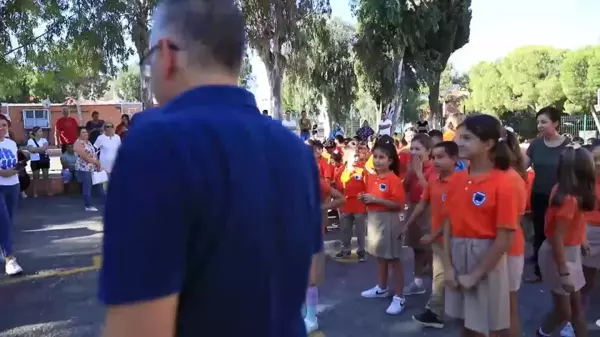 İzmir yerel haberi... Güzelbahçe Belediyesi'nden Öğrencilere Kırtasiye Desteği