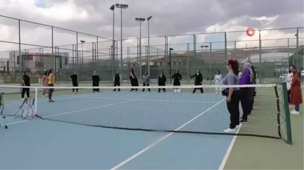 Kilo vermek için tenis oynadılar