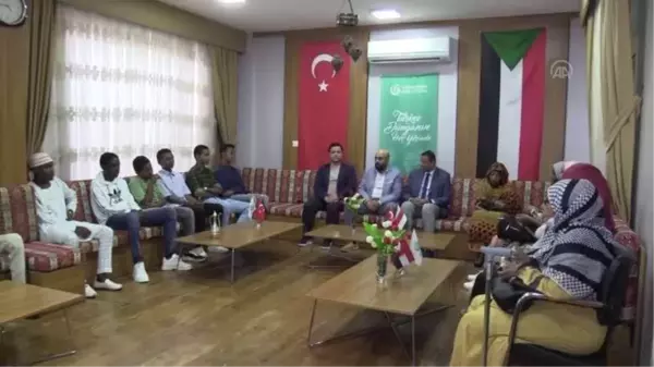 Sudan'da Türkiye Burslarını kazanan öğrencilere uğurlama etkinliği düzenlendi