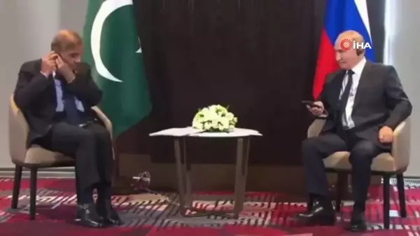 Pakistan Başbakanı Şerif'in Putin'le görüşmesinde kulaklıkla sınavı