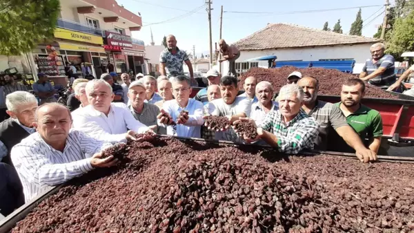 Manisa gündem: Özgür Özel: Manisa'da Afetten 10'a Yakın Köy Etkilendi. Bu Üzümü 20 Liranın Altında Olmadan Derdinizi Çözecek Şekilde Almaları Lazım