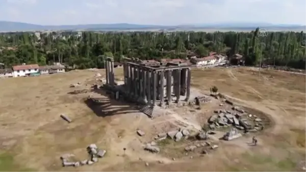 Aizanoi Antik Kenti kazısında mermer güneş saati bulundu