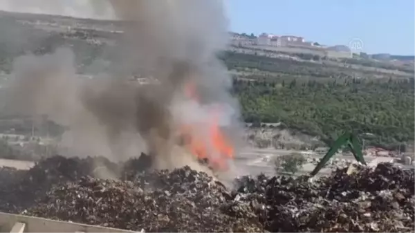 Son dakika haber: Hurdalık deposunda çıkan yangın söndürüldü