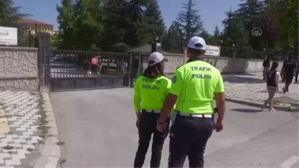 AFYONKARAHİSAR - Polis okul çevrelerinde denetimlerini sıklaştırdı