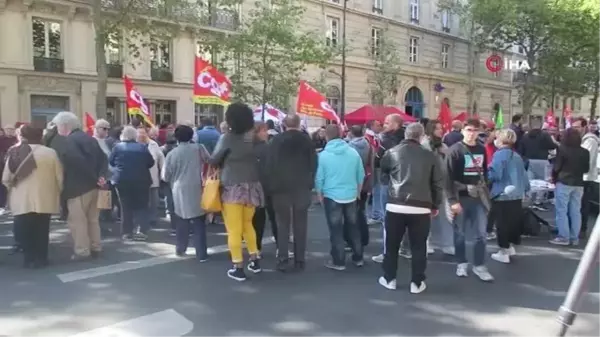 Fransa'da sağlık çalışanlarından protesto