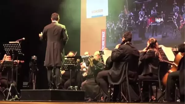 Bakan Ersoy, 'Senfoni ile Nejat Ertaş Türküleri' konserine katıldı