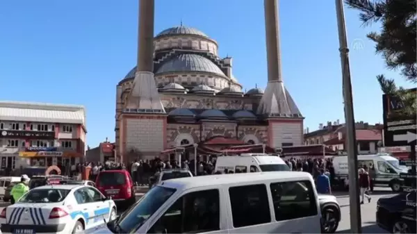 Fabrikada gazdan zehirlenen işçilerin cenazesi toprağa verildi