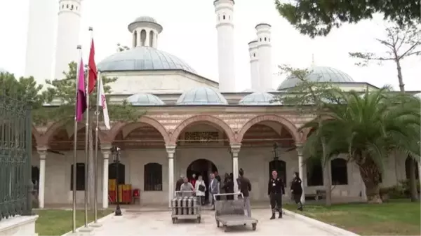 Bosna Hersekli öğrenciler Eyüp İmareti aşevi hizmetlerine katıldı