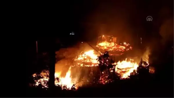 Son dakika haberi! KASTAMONU - Yangında 6 ev zarar gördü