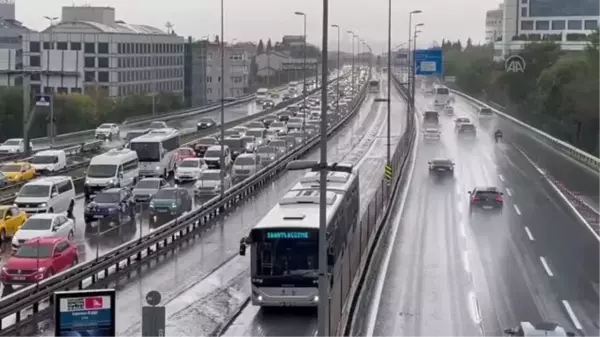 İstanbul'un birçok bölgesinde yağış etkili oluyor