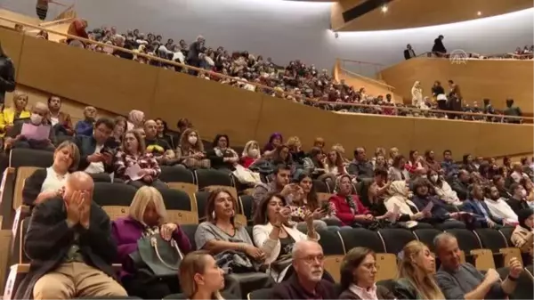 Bakan Ersoy, tenor Murat Karahan ve soprano Kristine Opolais'in konserini izledi