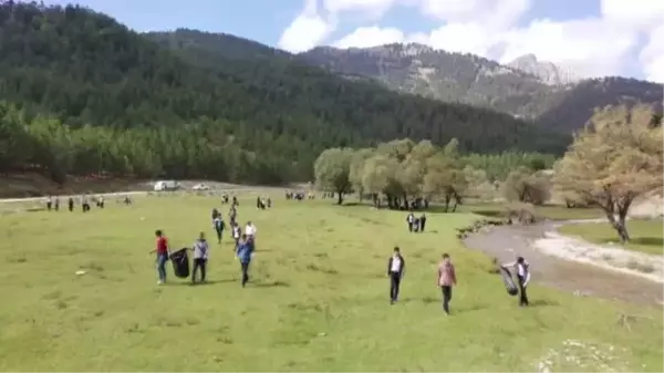 KAHRAMANMARAŞ - Öğrenciler Kırksu Vadisi'ni temizledi