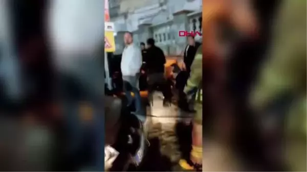 Park halindeki araçta oturan 3 hakem, arkadan gelen başka bir otomobilin çarpması sonucu yaralandı