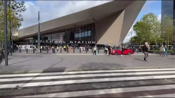 ROTTERDAM - Hollanda'da ırkçı PEGIDA hareketinin Kur'an-ı Kerim yakma eylemi başlamadan bitti