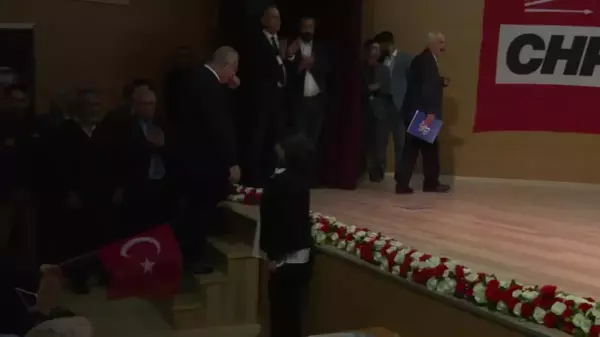 Ankara Keçiören'de 95 Yaşındaki Ayşe Çakır, CHP'ye Üye Oldu