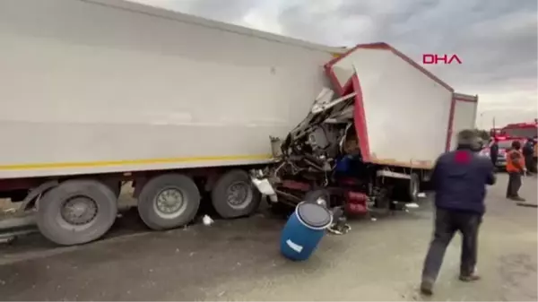 KİMYASAL MADDE YÜKLÜ KAMYON TIR'A ÇARPTI; 1 YARALI