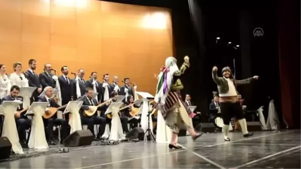 TRT sanatçıları Mustafa ve Müslüm Eke Bursa'da konser verdi