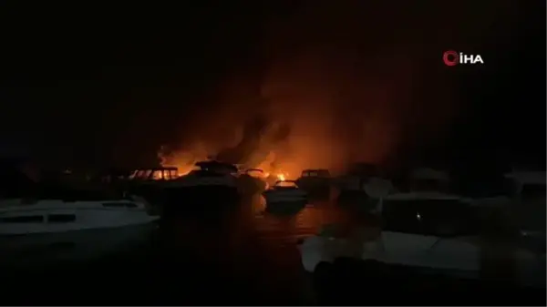 Kadıköy Caddebostan'da özel yat limanında bulunan 4 tekne yandı