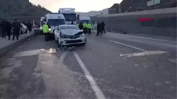 TOKAT'TA 6 ARACIN KARIŞTIĞI 'BUZLANMA' KAZASI, 9 YARALI