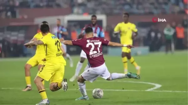 Spor Toto Süper Lig: Trabzonspor: 1 - İstanbulspor: 0 (İlk yarı)