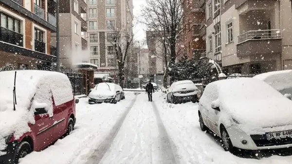 Son Dakika! İstanbul Valiliği'nden kar uyarısı: Saat 17.00'den itibaren zorunlu olmadıkça trafiğe çıkmayalım