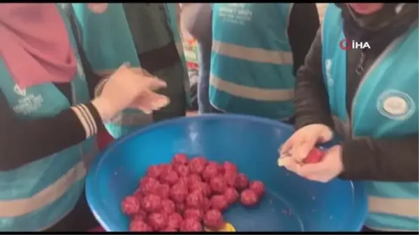 Halfeti Belediyesinden binlerce depremzedeye sıcak yemek