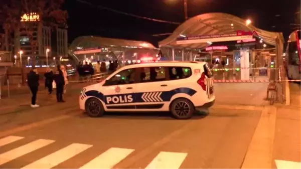 İSTANBUL-CEVİZLİBAĞ'DA TRAMVAY RAYDAN ÇIKTI-1