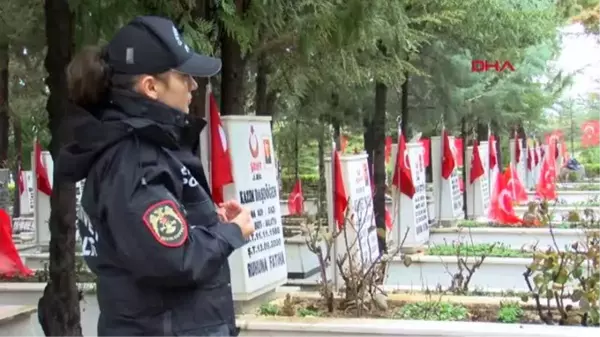 ÖLÜMÜ GÖZE ALIP, EVE GİREREK ŞEHİT EVLATLARINDAN KALAN HATIRALARI ÇIKARDILAR