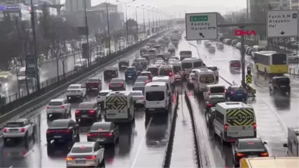 İSTANBUL'DA TRAFİK YOĞUNLUĞU YÜZDE 87'YE ULAŞTI