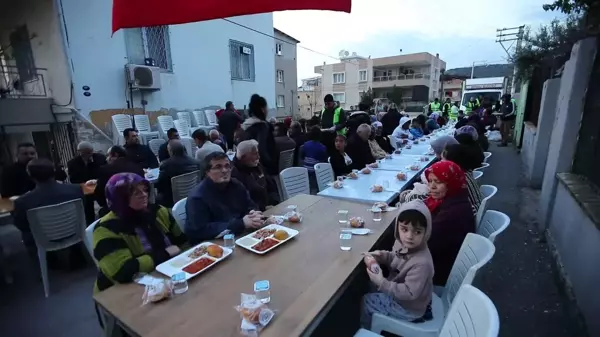 Bayraklı Belediye Başkanı Sandal, Depremzedelerle İftarda Buluştu