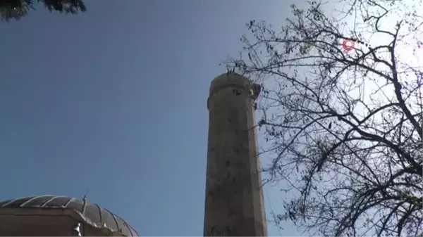 Zamana direnen Eski Besni Ören yerindeki tarihi yapılar depreme dayanamadı