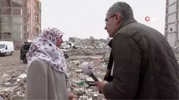 Oğlunun öldüğü enkazın başında ağlayan depremzede yürek burktu