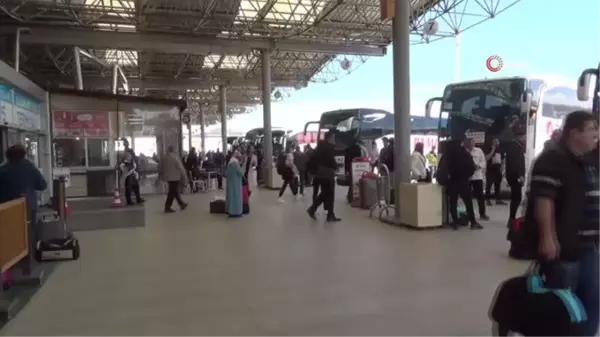 Afyonkarahisar otogarında beklenen yolcu yoğunluğu yaşanmadı