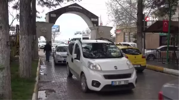 Elazığ'da vatandaşlar mezarlıklara akın etti