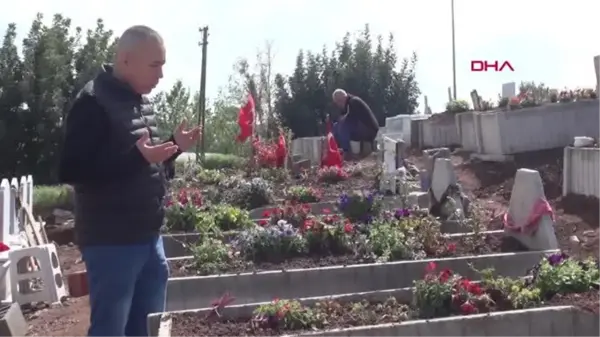 OSMANİYE'DEKİ DEPREM MEZARLIĞINDA DUYGU DOLU ZİYARETLER