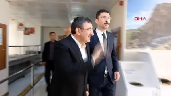 CEVDET YILMAZ, BİNGÖL'DE YURTTA KALAN DEPREMZEDELERLE BAYRAMLAŞTI