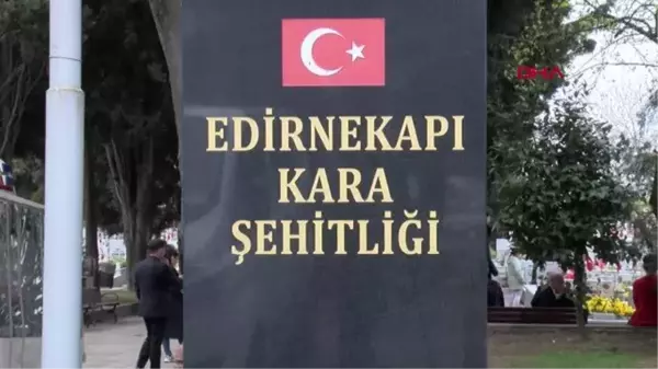 EDİRNEKAPI ŞEHİTLİĞİ'NDE BURUK BAYRAM