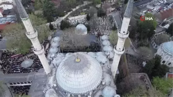 Eyüp Sultan Camii'nde bayram coşkusu böyle görüntülendi