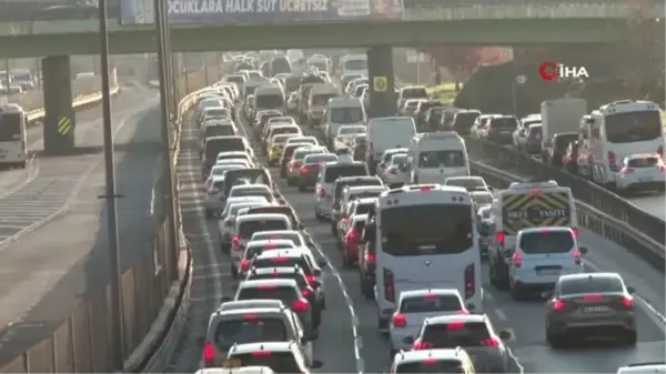 Haftanın ilk iş günü trafik yoğunluğu yaşanıyor