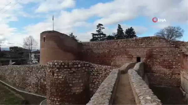 2 bin 500 yıllık tarihi surlar yazı tahtasına çevrildi