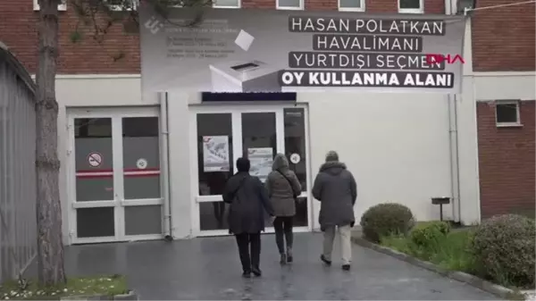 ESKİŞEHİR HASAN POLATKAN HAVAALANI'NDA OY VERME İŞLEMİ BAŞLADI