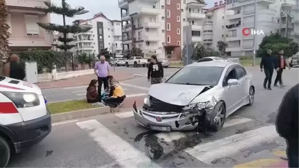 Ticari taksi ile otomobilin çarpıştığı kazada 2 kişi yaralandı