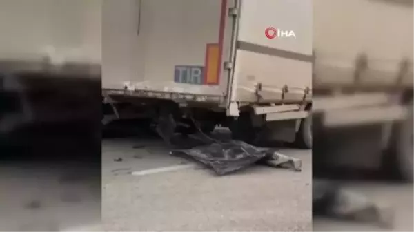 Bursa'da otomobil tırın altına ok gibi girdi : 2 ağır yaralı