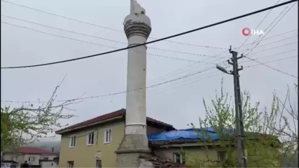 Bilecik'te cami minaresine yıldırım düştü