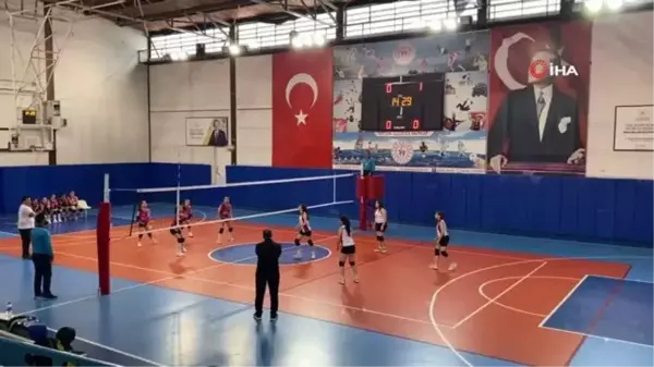 Voleybol küçükler grup müsabakaları Sinop'ta başladı