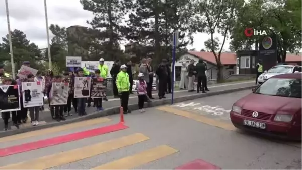 Öğrenciler trafik polisi oldu, trafik kurallarına dikkat çekti