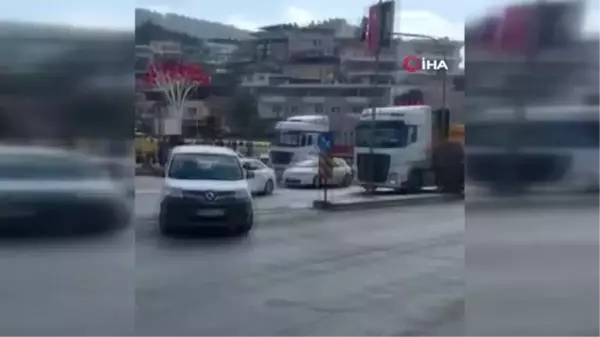 Hatay'da freni patlayan kamyon araçlara daldı: 3 ölü, 20 yaralı